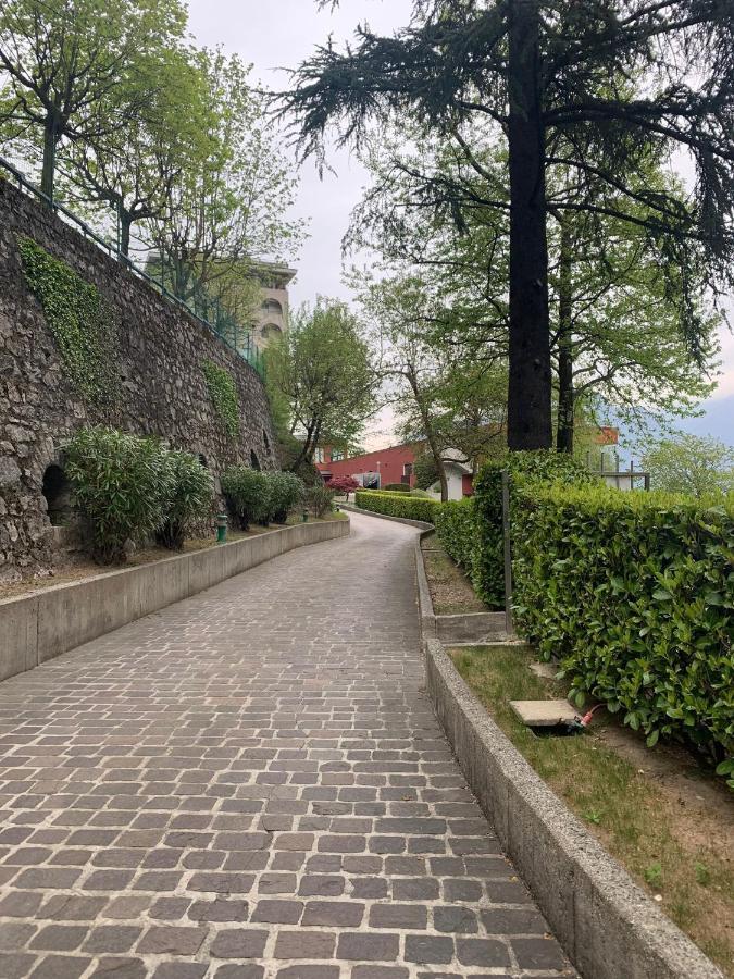 Appartamento Timeless Con Piscina E Tennis Valbrona ภายนอก รูปภาพ